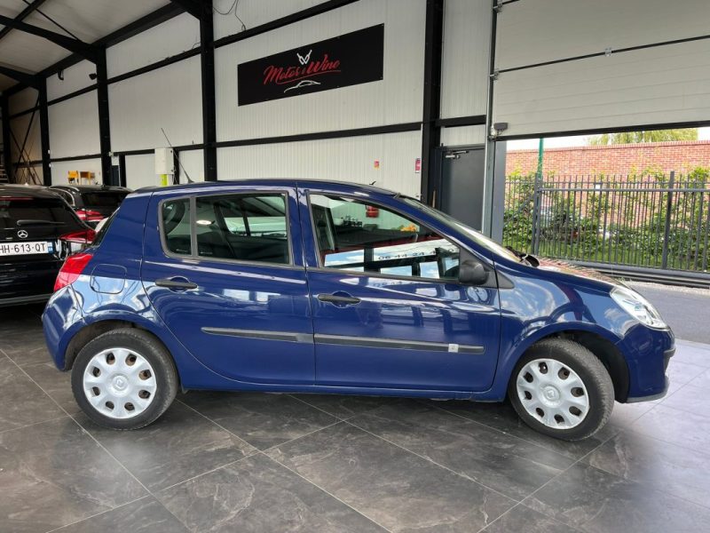 🚗 RENAULT CLIO III 1.2 ⚙️ AUTHENTIQUE 👤 1ère Main 📊 47 200 km 🛡️ Garantie 6 Mois