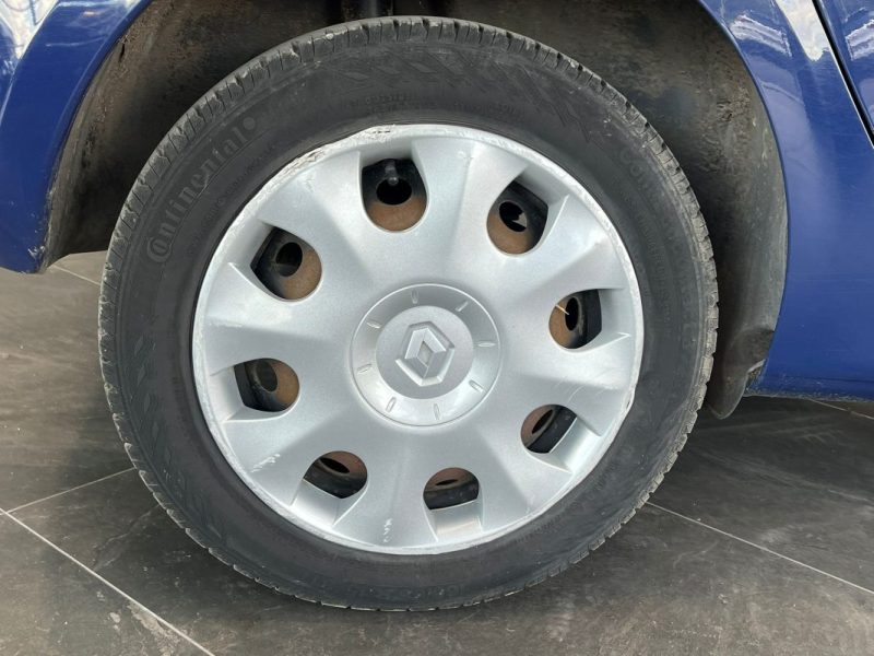 🚗 RENAULT CLIO III 1.2 ⚙️ AUTHENTIQUE 👤 1ère Main 📊 47 200 km 🛡️ Garantie 6 Mois