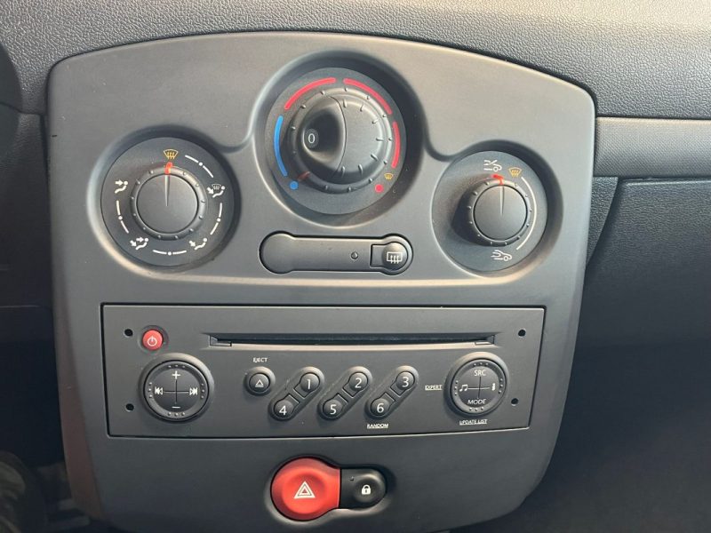 🚗 RENAULT CLIO III 1.2 ⚙️ AUTHENTIQUE 👤 1ère Main 📊 47 200 km 🛡️ Garantie 6 Mois