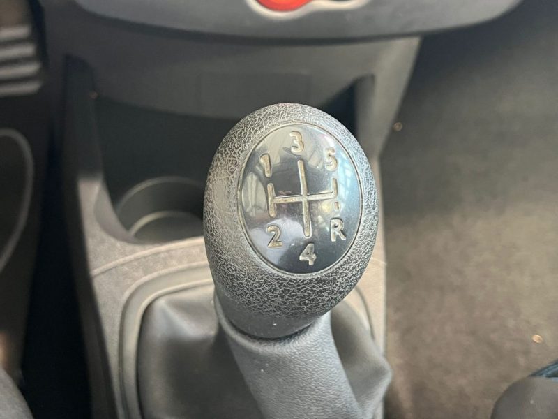 🚗 RENAULT CLIO III 1.2 ⚙️ AUTHENTIQUE 👤 1ère Main 📊 47 200 km 🛡️ Garantie 6 Mois