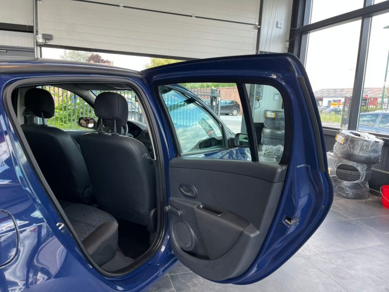 🚗 RENAULT CLIO III 1.2 ⚙️ AUTHENTIQUE 👤 1ère Main 📊 47 200 km 🛡️ Garantie 6 Mois