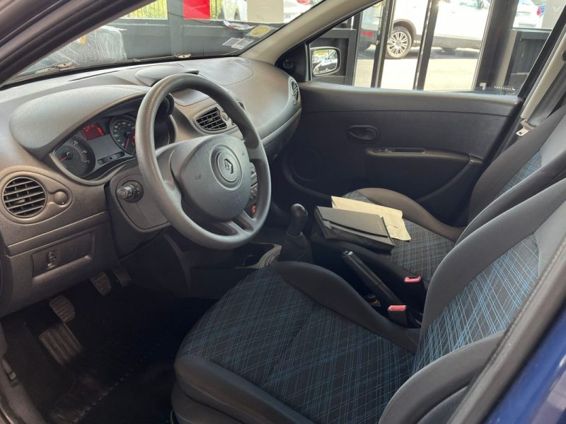 🚗 RENAULT CLIO III 1.2 ⚙️ AUTHENTIQUE 👤 1ère Main 📊 47 200 km 🛡️ Garantie 6 Mois