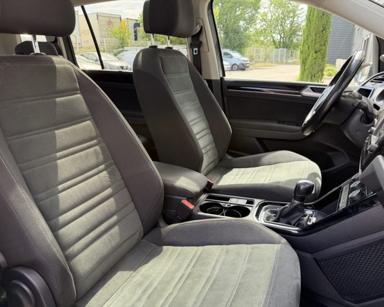 VOLKSWAGEN TOURAN 2.0 TDI CARAT / 7 PLACES / TOIT PANORAMIQUE / ENTRETIEN COMPLET