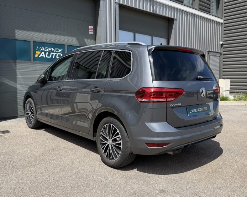 VOLKSWAGEN TOURAN 2.0 TDI CARAT / 7 PLACES / TOIT PANORAMIQUE / ENTRETIEN COMPLET
