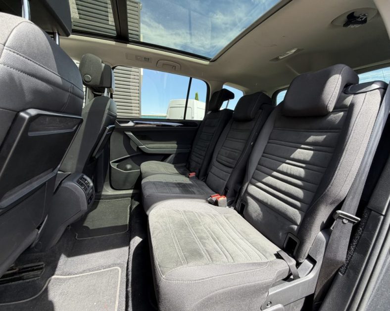 VOLKSWAGEN TOURAN 2.0 TDI CARAT / 7 PLACES / TOIT PANORAMIQUE / ENTRETIEN COMPLET