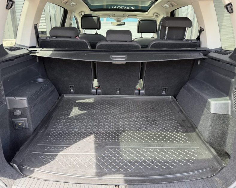 VOLKSWAGEN TOURAN 2.0 TDI CARAT / 7 PLACES / TOIT PANORAMIQUE / ENTRETIEN COMPLET