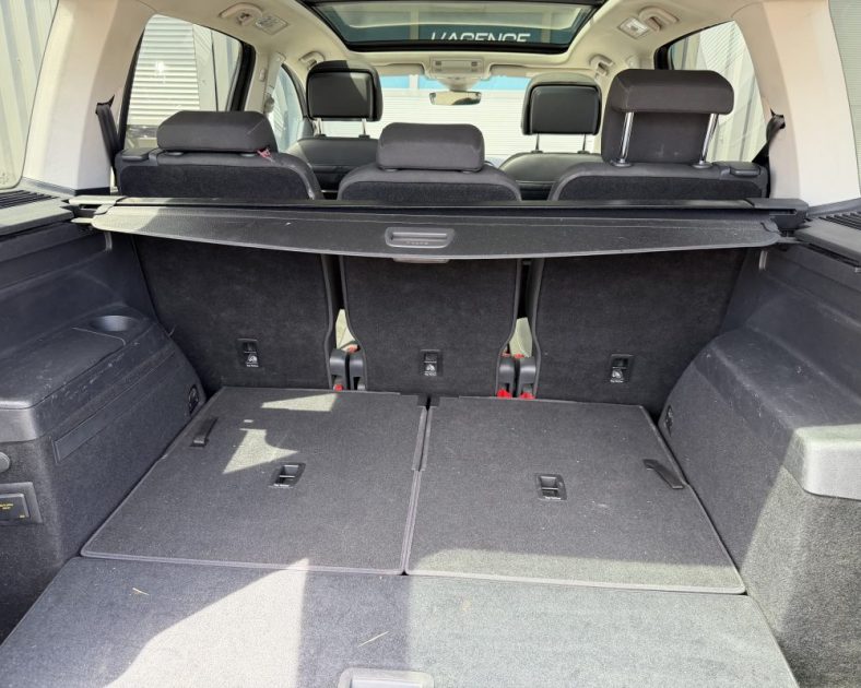 VOLKSWAGEN TOURAN 2.0 TDI CARAT / 7 PLACES / TOIT PANORAMIQUE / ENTRETIEN COMPLET