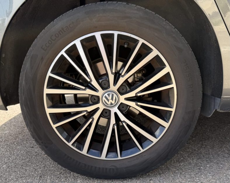 VOLKSWAGEN TOURAN 2.0 TDI CARAT / 7 PLACES / TOIT PANORAMIQUE / ENTRETIEN COMPLET
