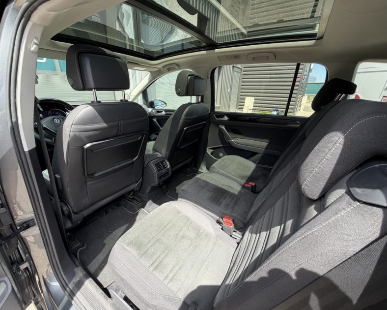 VOLKSWAGEN TOURAN 2.0 TDI CARAT / 7 PLACES / TOIT PANORAMIQUE / ENTRETIEN COMPLET