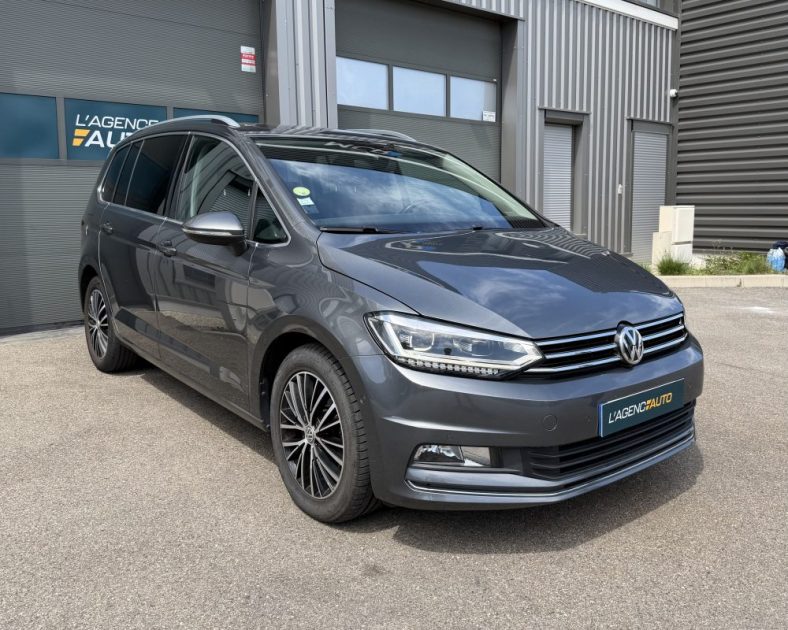VOLKSWAGEN TOURAN 2.0 TDI CARAT / 7 PLACES / TOIT PANORAMIQUE / ENTRETIEN COMPLET