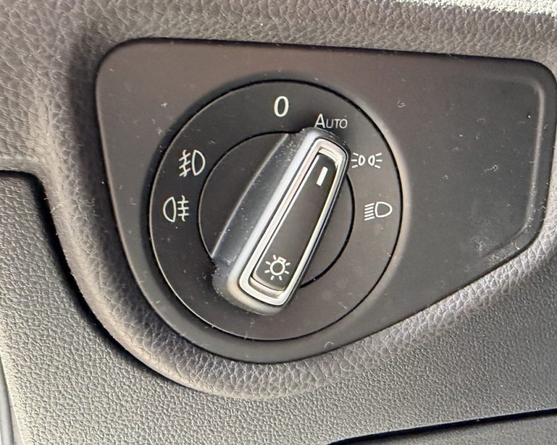 VOLKSWAGEN TOURAN 2.0 TDI CARAT / 7 PLACES / TOIT PANORAMIQUE / ENTRETIEN COMPLET
