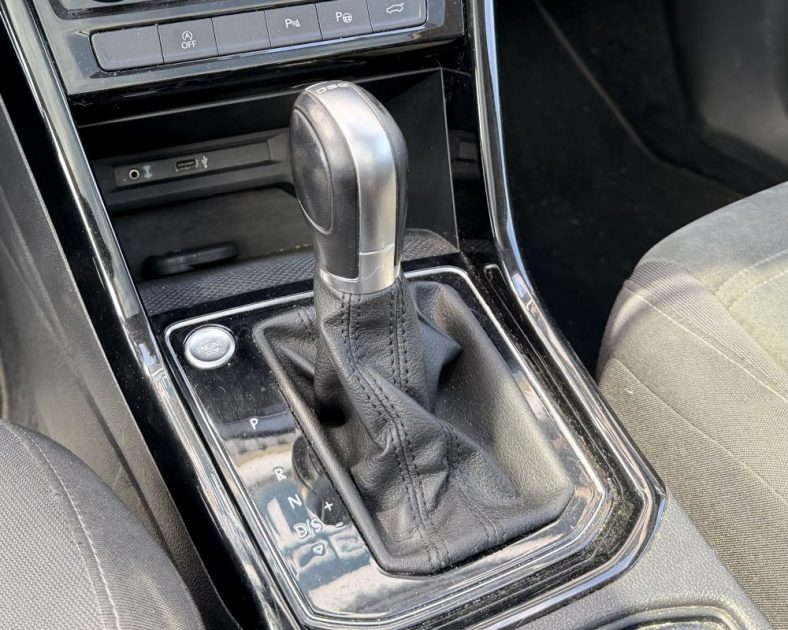 VOLKSWAGEN TOURAN 2.0 TDI CARAT / 7 PLACES / TOIT PANORAMIQUE / ENTRETIEN COMPLET