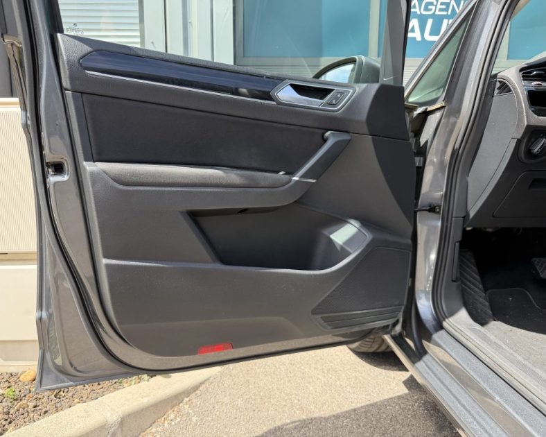 VOLKSWAGEN TOURAN 2.0 TDI CARAT / 7 PLACES / TOIT PANORAMIQUE / ENTRETIEN COMPLET