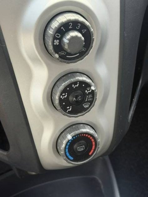 TOYATA YARIS 1.4 D-4DSOL 2006 - 71 161Kms - Premier Main - Distrib ok - Parfait Etat - SUIVIT TOYOTA