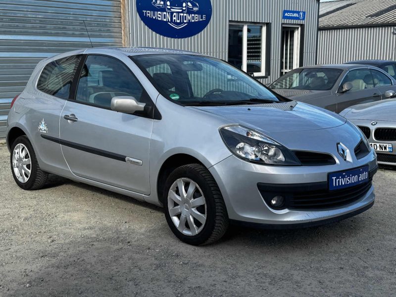 RENAULT  CLIO 1.2 75CH RIP CURL 2009