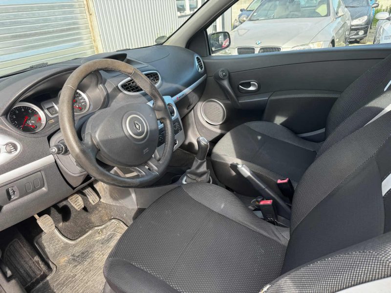 RENAULT  CLIO 1.2 75CH RIP CURL 2009