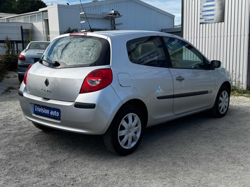 RENAULT  CLIO 1.2 75CH RIP CURL 2009
