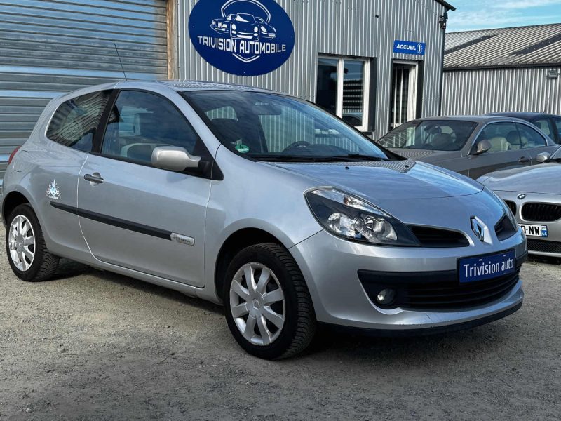 RENAULT  CLIO 1.2 75CH RIP CURL 2009