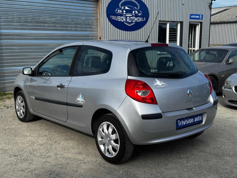 RENAULT  CLIO 1.2 75CH RIP CURL 2009
