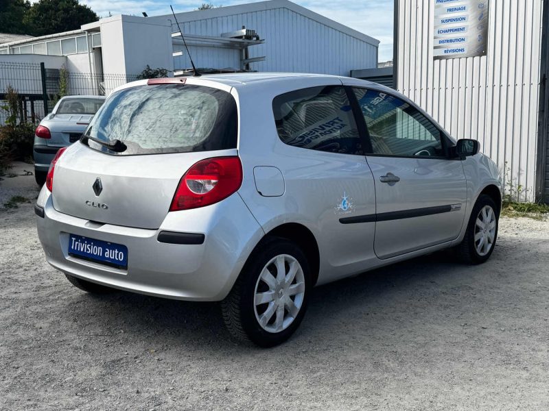 RENAULT  CLIO 1.2 75CH RIP CURL 2009