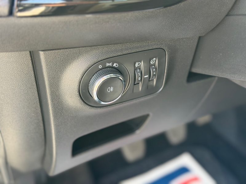 Opel Corsa E 1.4 90ch Innovation - Car Play - GPS - Clim - Révisée & Garantie 6 mois