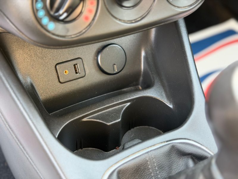 Opel Corsa E 1.4 90ch Innovation - Car Play - GPS - Clim - Révisée & Garantie 6 mois