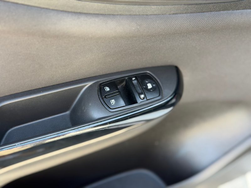 Opel Corsa E 1.4 90ch Innovation - Car Play - GPS - Clim - Révisée & Garantie 6 mois