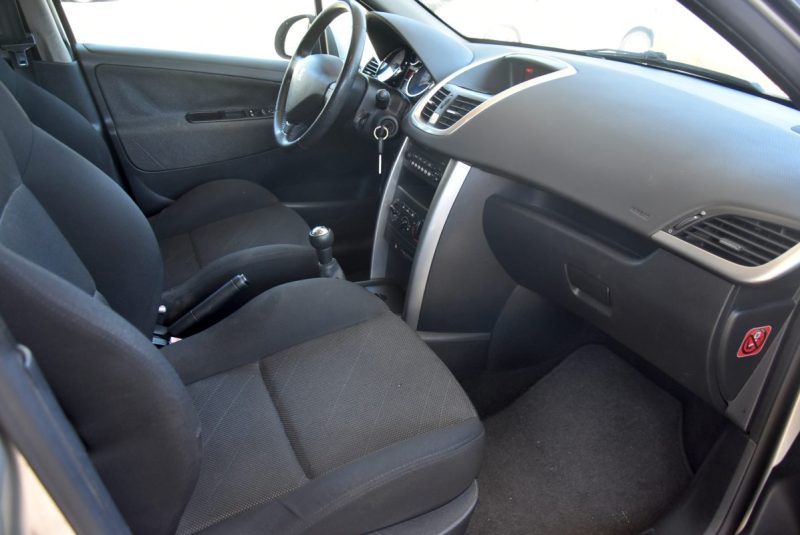 PEUGEOT 207 1.6 HDI 90CH -CLIM -DISTRI NEUVE -GARANTIE 12 MOIS 2008