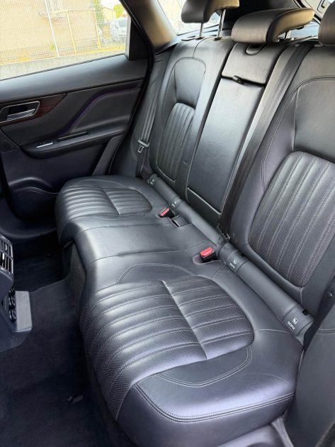 JAGUAR F-PACE - 3.0D - V6 - 300 ch - 4X4 - PORTFOLIO - GARANTIE 3 MOIS 