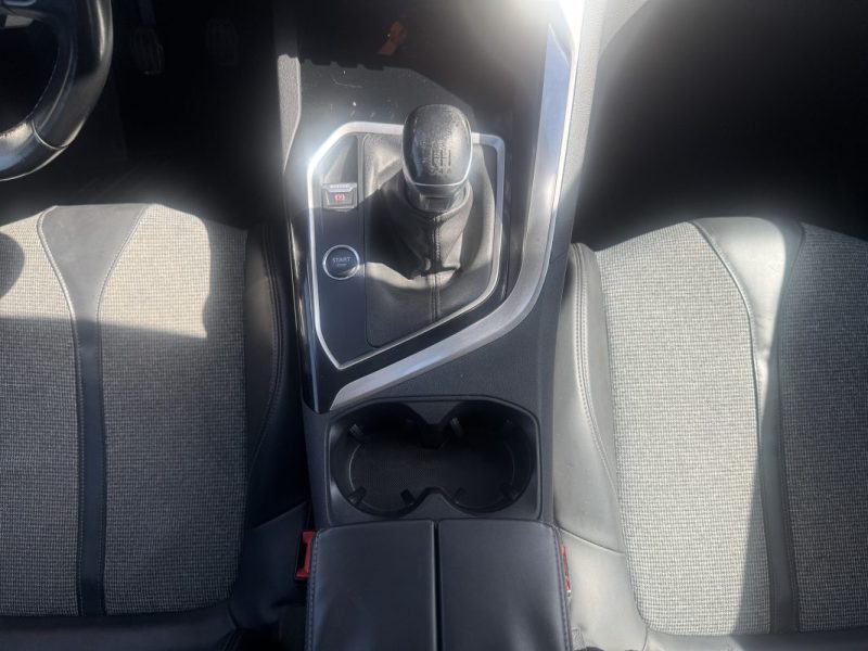 PEUGEOT 3008 II 1.2 Turbo 130 ACCESS 2018