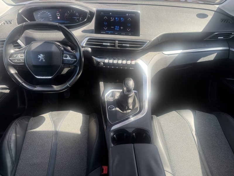 PEUGEOT 3008 II 1.2 Turbo 130 ACCESS 2018