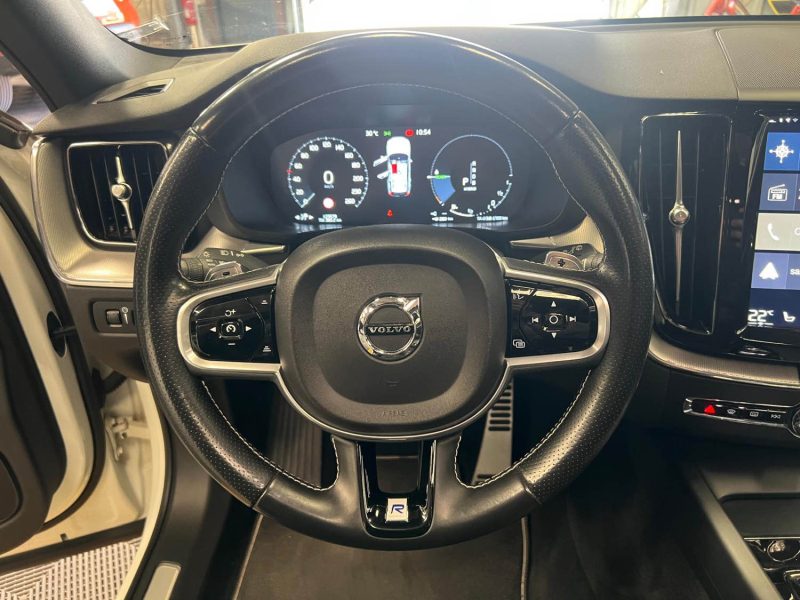 MAGNIFIQUE VOLVO XC60 R DESIGN T8 AWD 2.0i 407CH (320 + 87ch) (TOIT OUVRANT, CARPLAY, CAMERA 360)