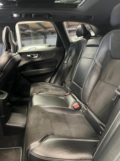 MAGNIFIQUE VOLVO XC60 R DESIGN T8 AWD 2.0i 407CH (320 + 87ch) (TOIT OUVRANT, CARPLAY, CAMERA 360)