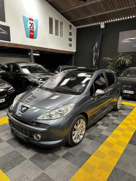 MAGNIFIQUE PEUGEOT 207 1,6 150 CH ( SUIVI D’ENTRETIEN, CARPLAY, SONO FOCAL, TOIT PANORAMIQUE)