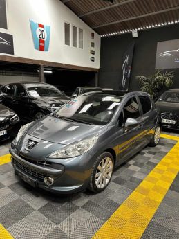 MAGNIFIQUE PEUGEOT 207 1,6 150 CH ( SUIVI D’ENTRETIEN, CARPLAY, SONO FOCAL, TOIT PANORAMIQUE)