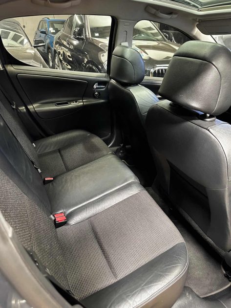 MAGNIFIQUE PEUGEOT 207 1,6 150 CH ( SUIVI D’ENTRETIEN, CARPLAY, SONO FOCAL, TOIT PANORAMIQUE)