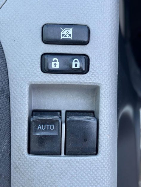 TOYOTA YARIS 1.3 VVT-I 2009
