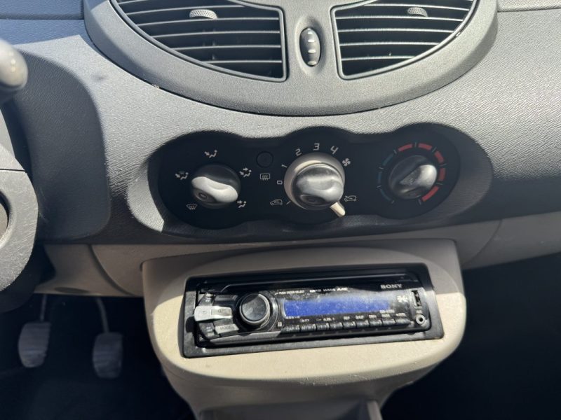 RENAULT TWINGO 2  1.2 I 60 CH 2007