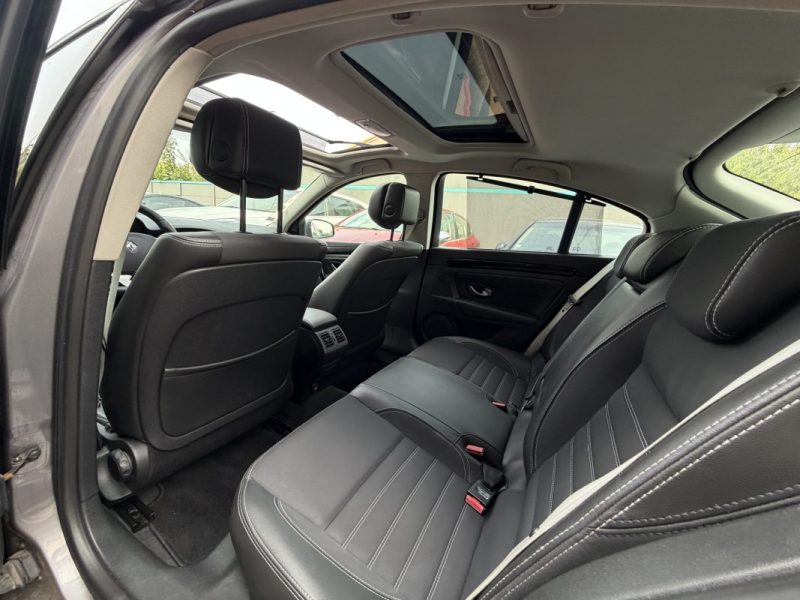 RENAULT LAGUNA 3 III BOSE 2.0 DCi 175 BOITE AUTOMATIQUE TOIT OUVRANT GPS SEMI CUIR - MOTEUR A CHAINE