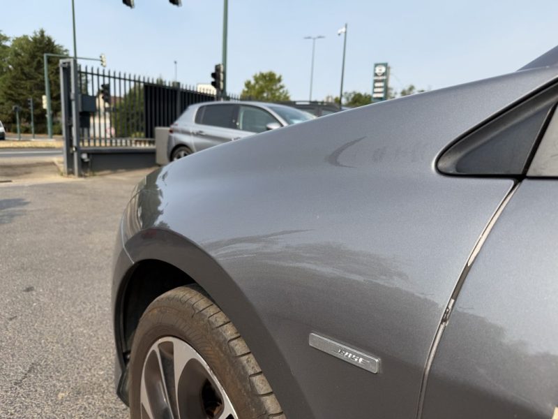 RENAULT LAGUNA 3 III BOSE 2.0 DCi 175 BOITE AUTOMATIQUE TOIT OUVRANT GPS SEMI CUIR - MOTEUR A CHAINE