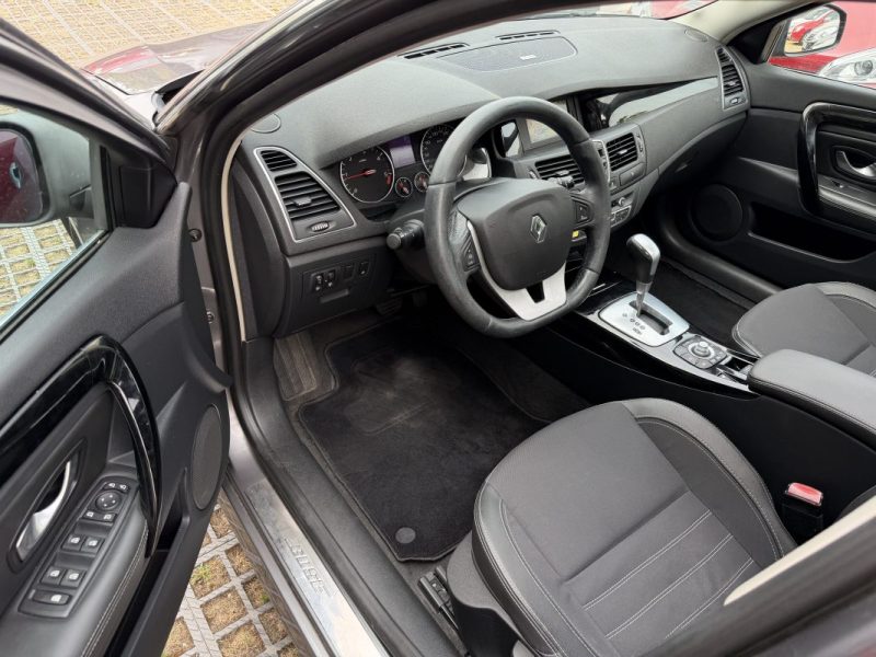 RENAULT LAGUNA 3 III BOSE 2.0 DCi 175 BOITE AUTOMATIQUE TOIT OUVRANT GPS SEMI CUIR - MOTEUR A CHAINE
