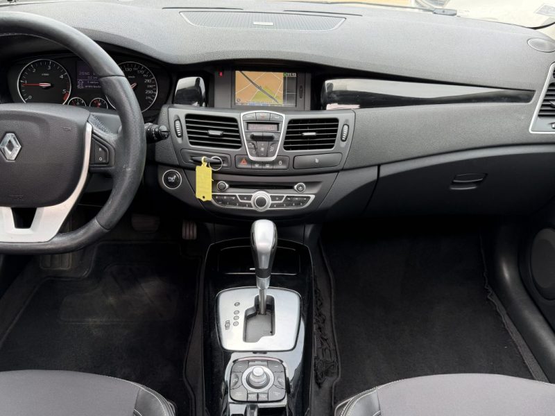 RENAULT LAGUNA 3 III BOSE 2.0 DCi 175 BOITE AUTOMATIQUE TOIT OUVRANT GPS SEMI CUIR - MOTEUR A CHAINE