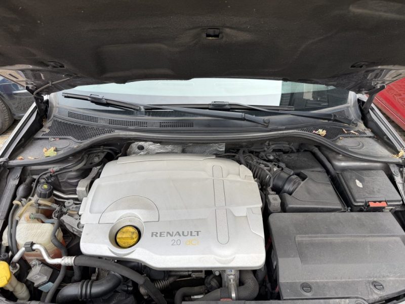 RENAULT LAGUNA 3 III BOSE 2.0 DCi 175 BOITE AUTOMATIQUE TOIT OUVRANT GPS SEMI CUIR - MOTEUR A CHAINE