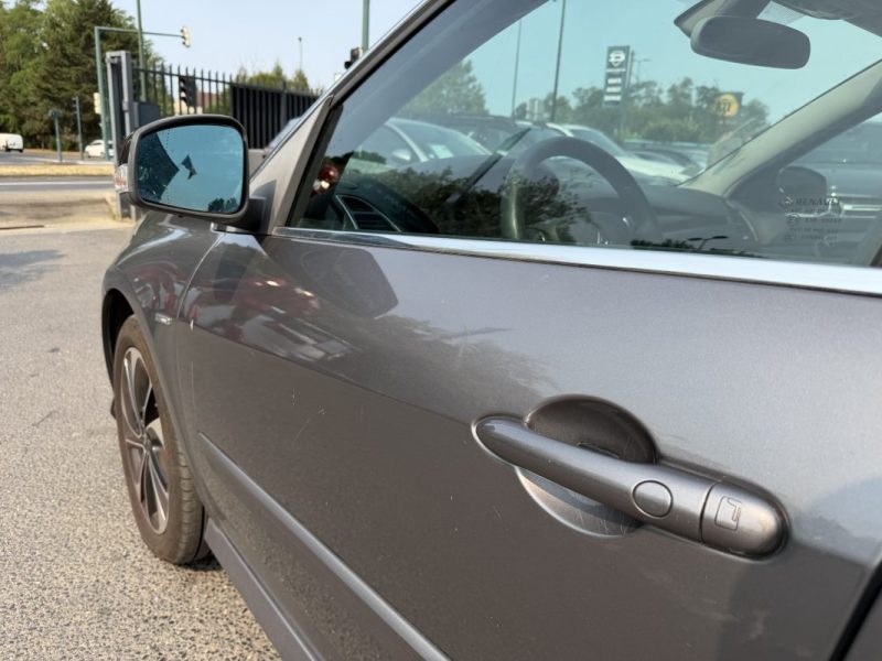 RENAULT LAGUNA 3 III BOSE 2.0 DCi 175 BOITE AUTOMATIQUE TOIT OUVRANT GPS SEMI CUIR - MOTEUR A CHAINE