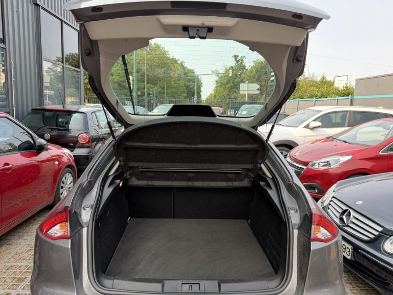 RENAULT LAGUNA 3 III BOSE 2.0 DCi 175 BOITE AUTOMATIQUE TOIT OUVRANT GPS SEMI CUIR - MOTEUR A CHAINE