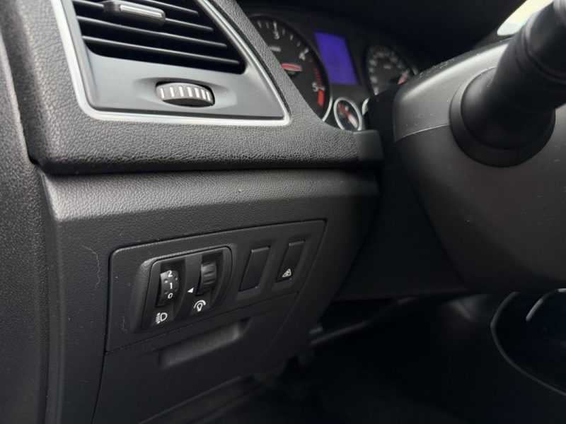 RENAULT LAGUNA 3 III BOSE 2.0 DCi 175 BOITE AUTOMATIQUE TOIT OUVRANT GPS SEMI CUIR - MOTEUR A CHAINE