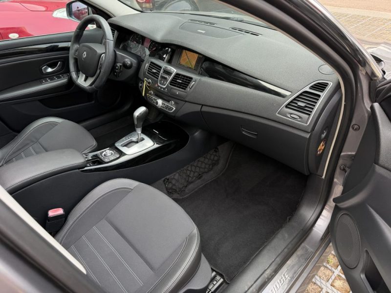 RENAULT LAGUNA 3 III BOSE 2.0 DCi 175 BOITE AUTOMATIQUE TOIT OUVRANT GPS SEMI CUIR - MOTEUR A CHAINE