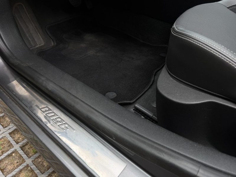 RENAULT LAGUNA 3 III BOSE 2.0 DCi 175 BOITE AUTOMATIQUE TOIT OUVRANT GPS SEMI CUIR - MOTEUR A CHAINE