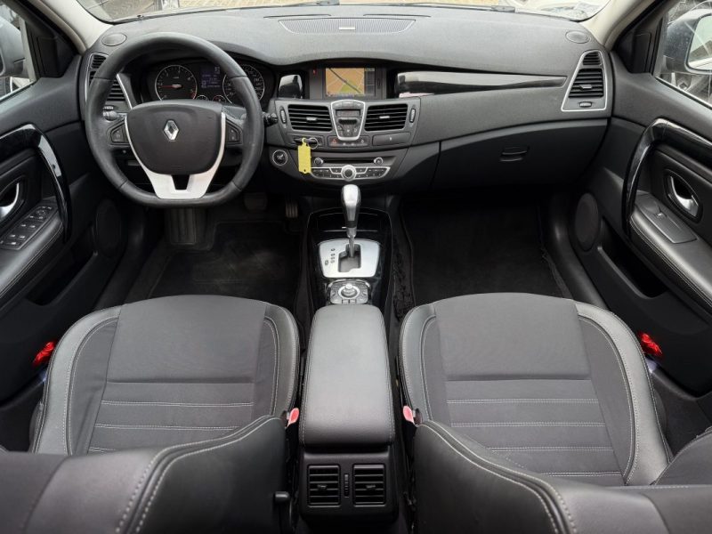 RENAULT LAGUNA 3 III BOSE 2.0 DCi 175 BOITE AUTOMATIQUE TOIT OUVRANT GPS SEMI CUIR - MOTEUR A CHAINE