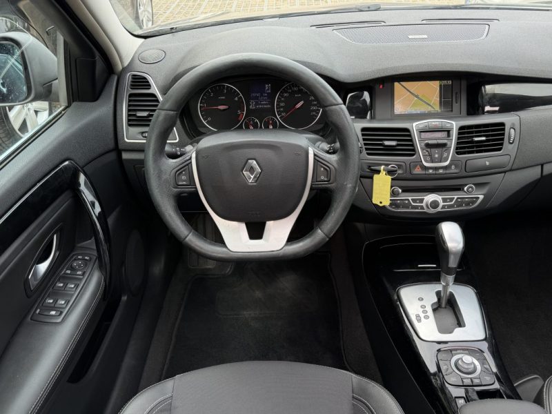 RENAULT LAGUNA 3 III BOSE 2.0 DCi 175 BOITE AUTOMATIQUE TOIT OUVRANT GPS SEMI CUIR - MOTEUR A CHAINE